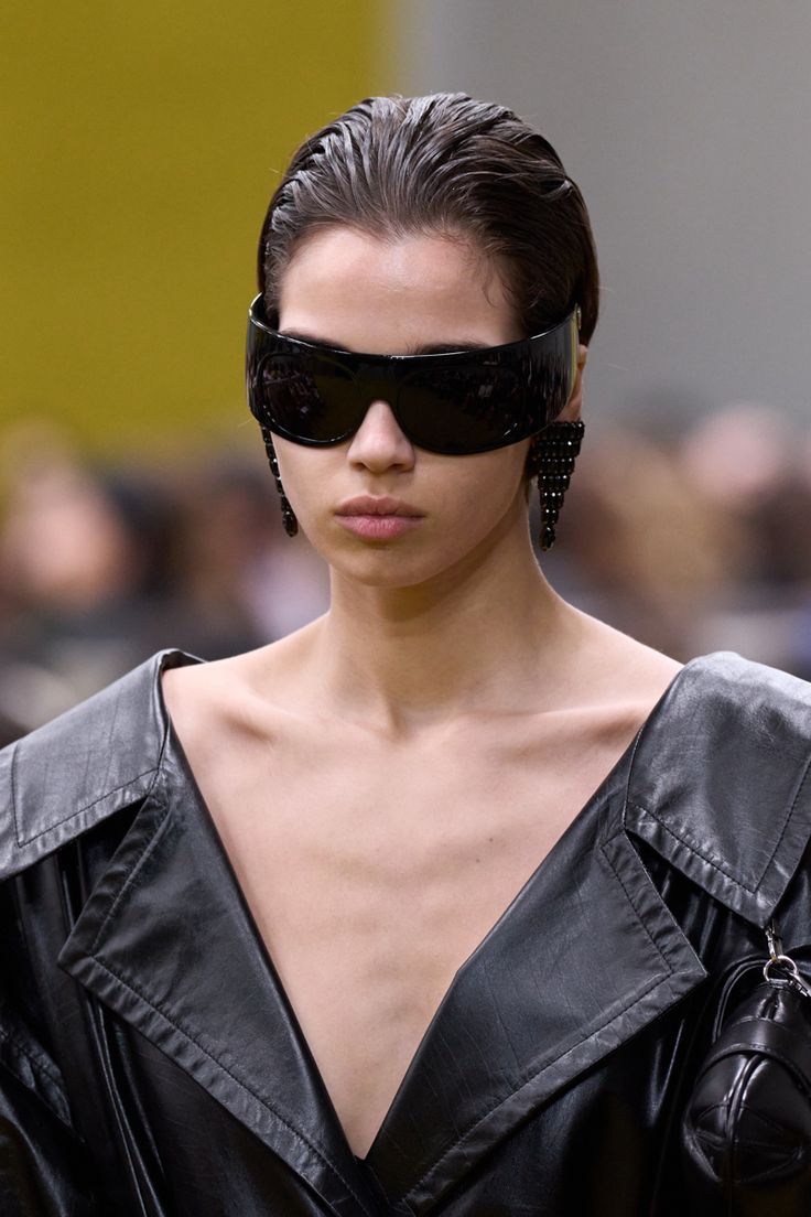FW23 Chic: Oversized Sunglasses Return!