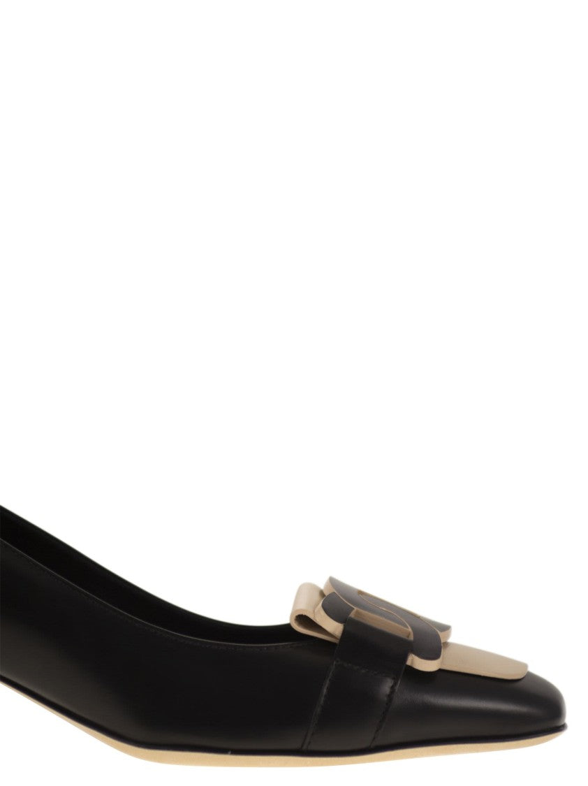 Tod's Calfskin Pumps With Custom Metal Chain Accent