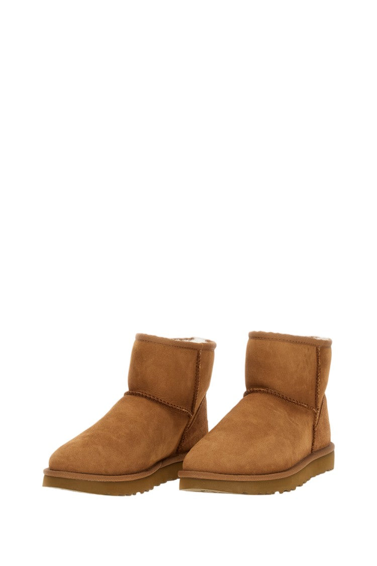 Ugg Stitched Detailing Ankle Boots With Shearling Lining