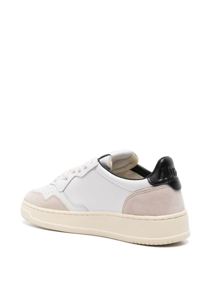 Autry Sneakers With Premium Leather Blend And Unique Game Set Match Detail