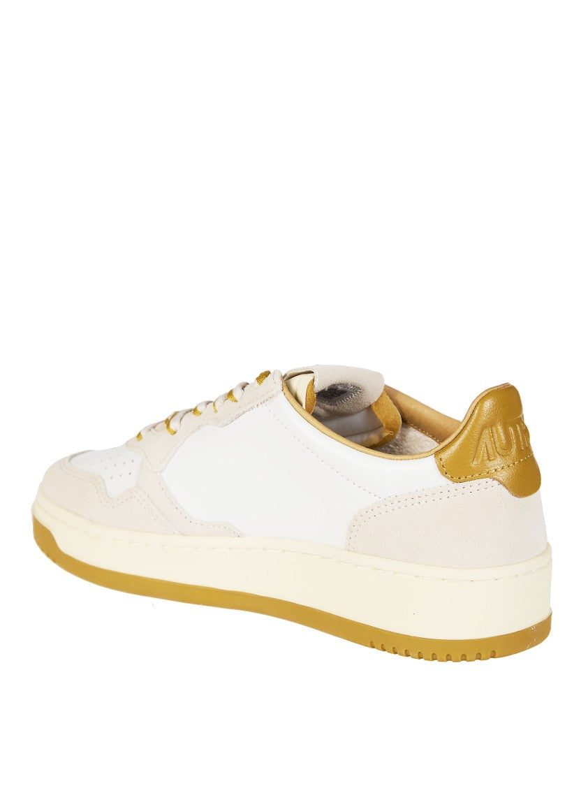 Autry White Medalist Low Wom Mustard Sneakers