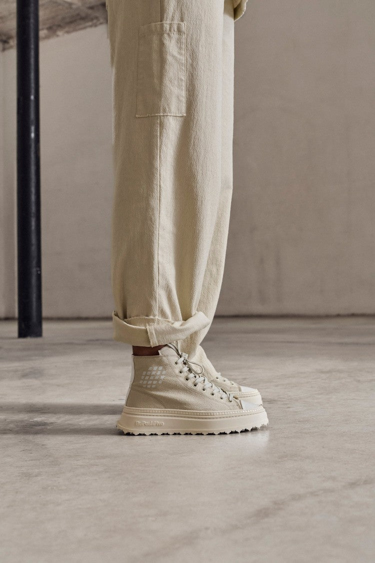 Bepositive Asymmetrical Waistband Distressed Canvas Sneakers