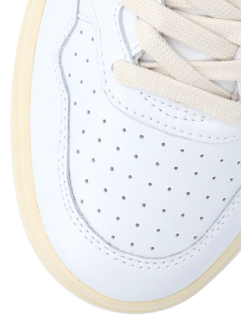 Autry "Medalist" Low-Top Sneakers White