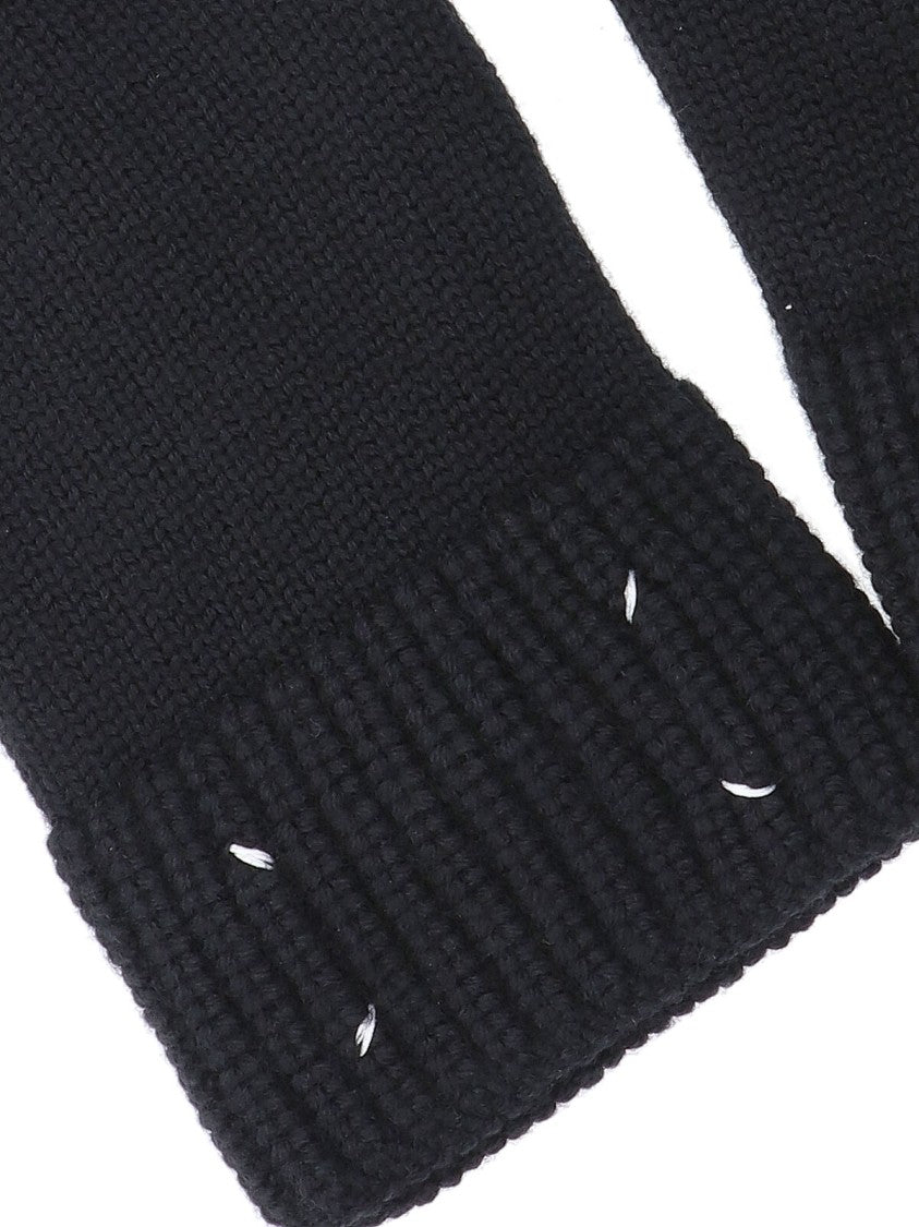 Maison Margiela Black Knit Gloves With Ribbed Cuffs And Logo Embroidery