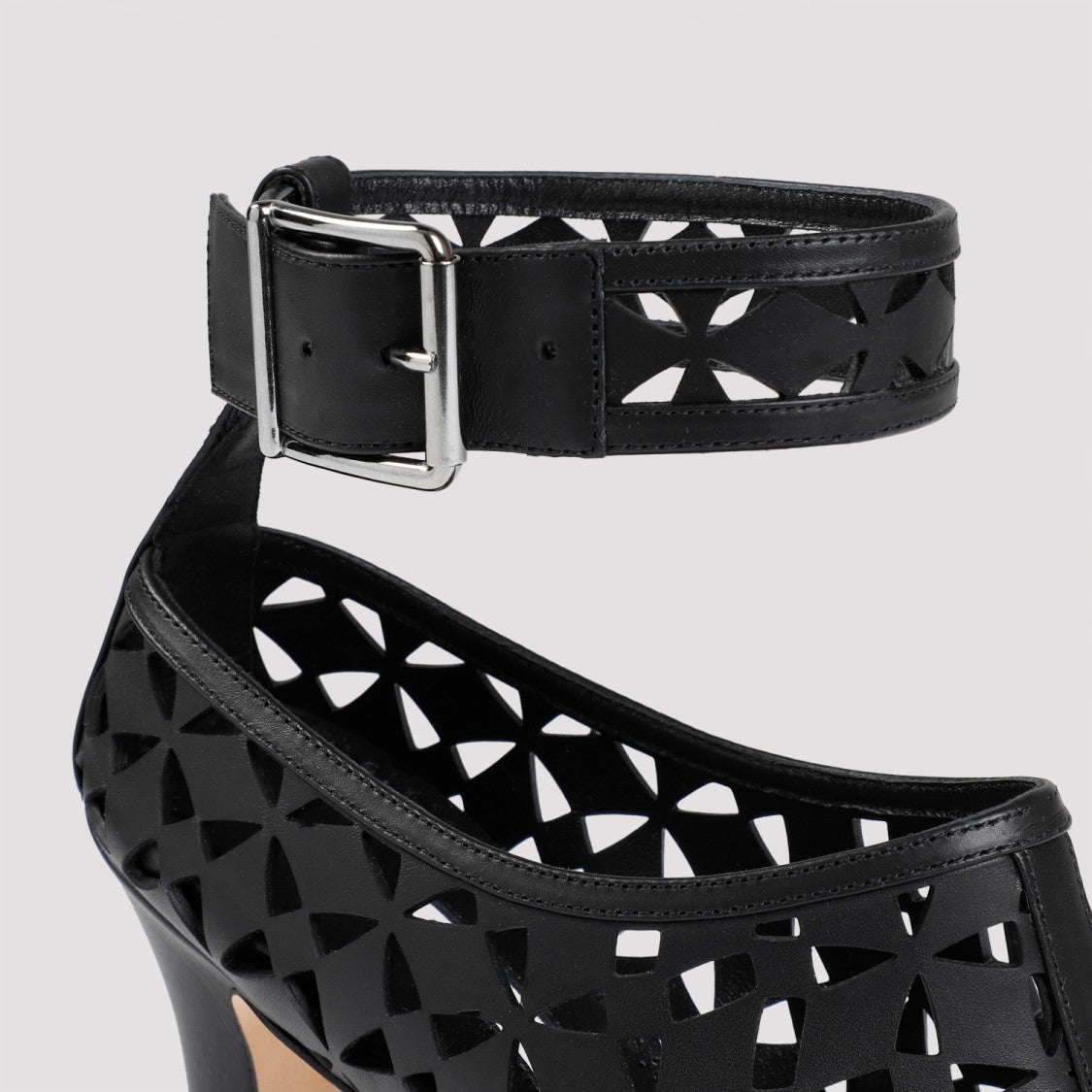 Manolo Blahnik Black Tingah 105 Yoth Calf Leather Sandals