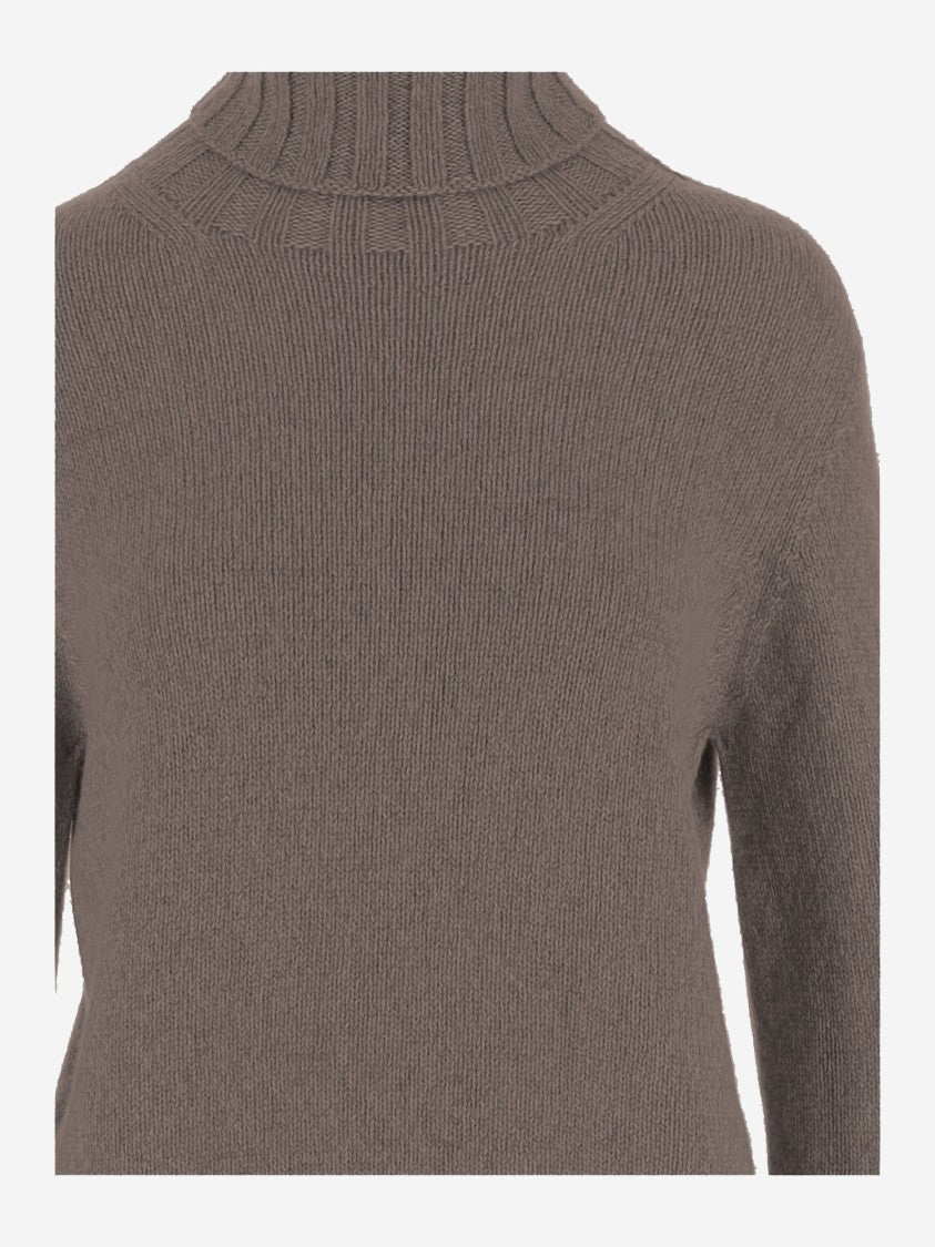 Oliver Lattughi Beige Cashmere Sweater