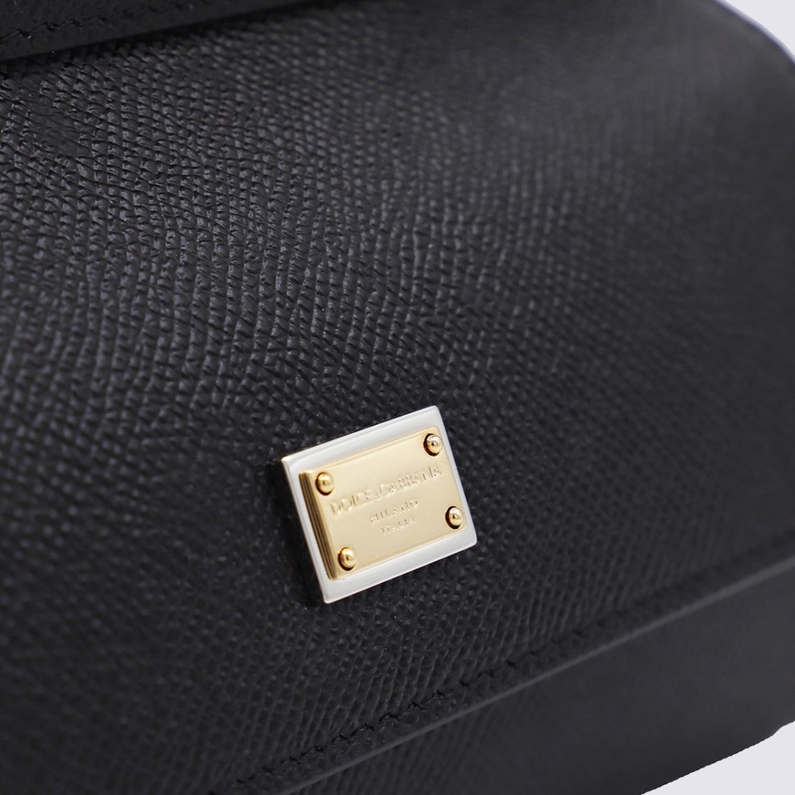 Dolce & Gabbana Textured Black Handbag With Gold-Tone Plaque
