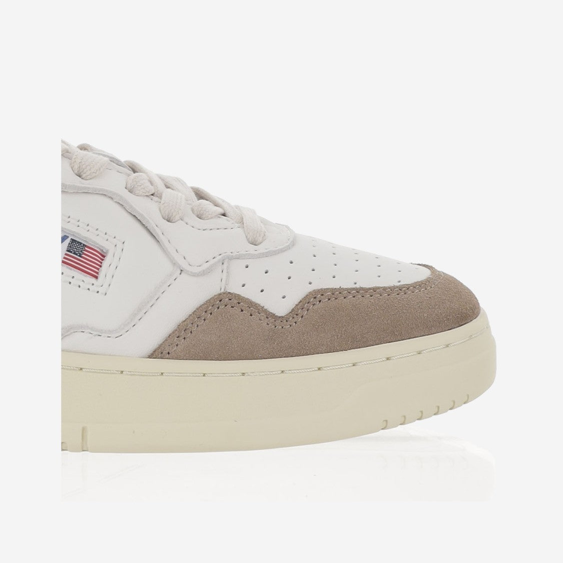 Autry Low Medalist Leather Sneakers