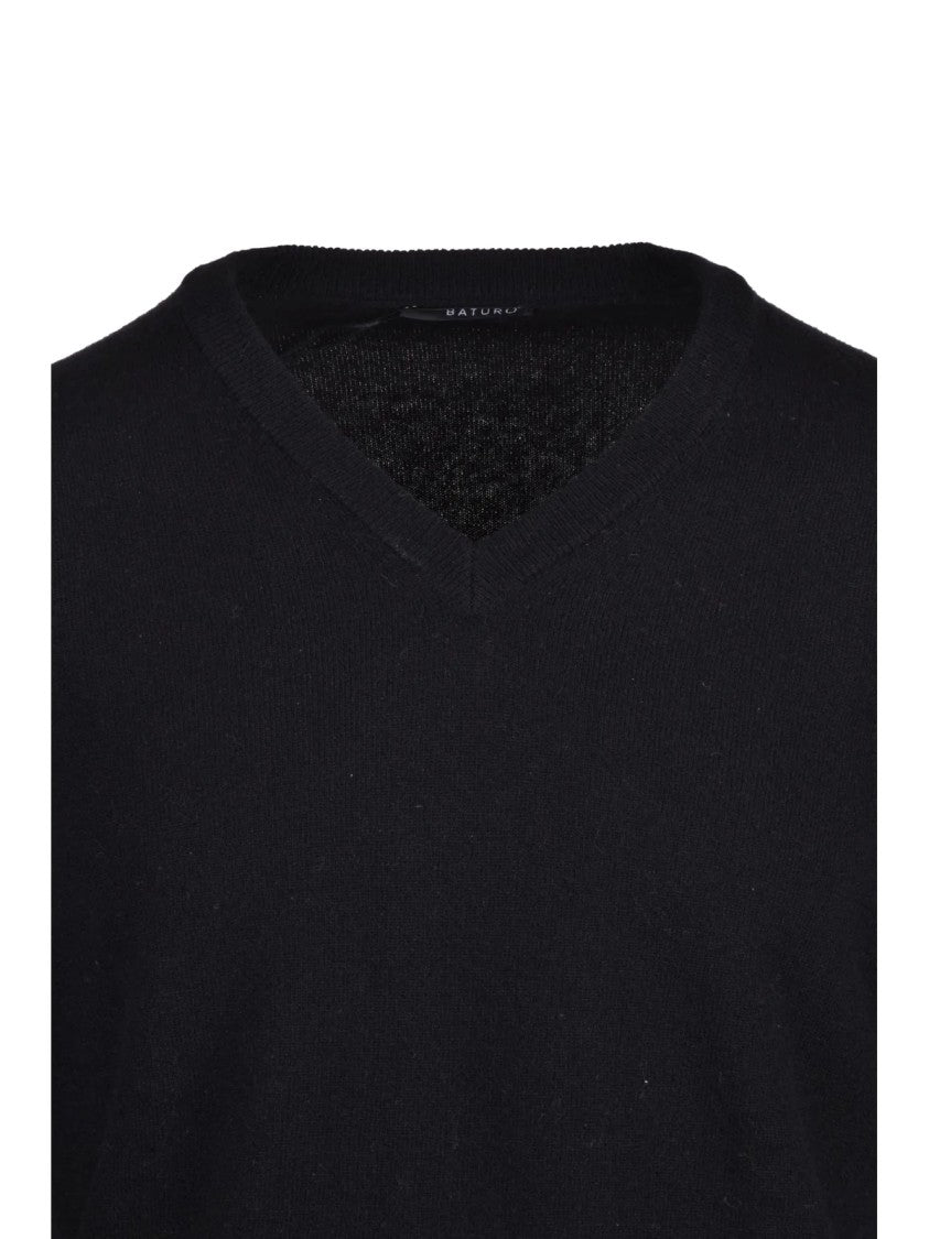 Baturo V-Neck Pullover Sweater With Fine Knit Texture
