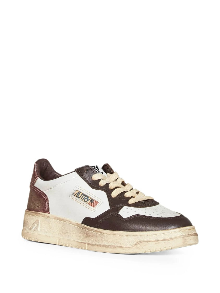 Autry Sup Vint Low Wom Metallic Accent Leather Sneakers