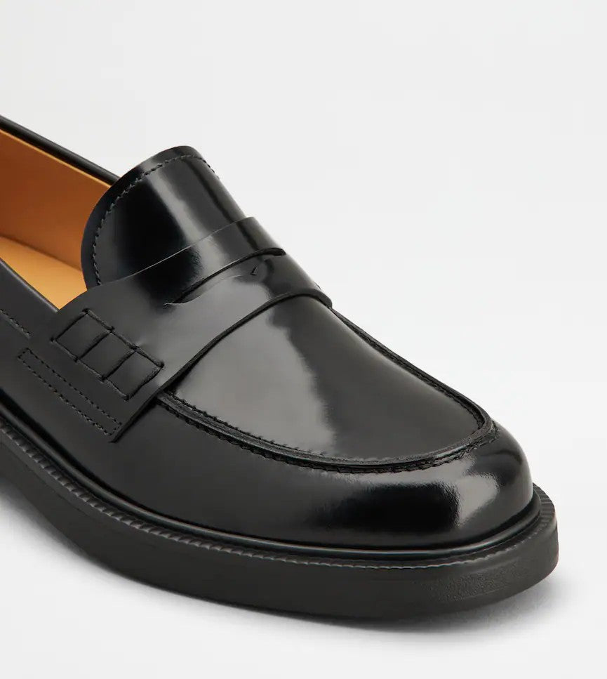 Tod's Timeless Black Leather Loafers With Rubber Sole