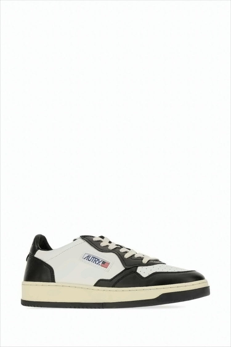 Autry Autry Medalist Low Sneakers With Classic Silhouette And Perforated Detailing