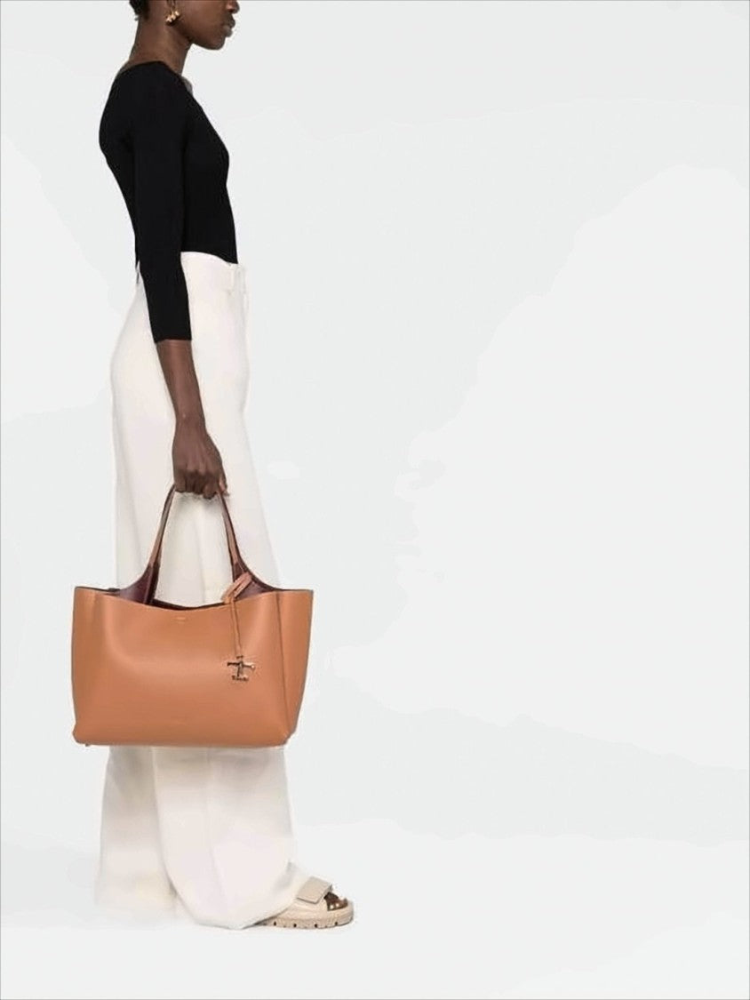 Tod's Textured Leather Shoulder Bag With Embossed Logo