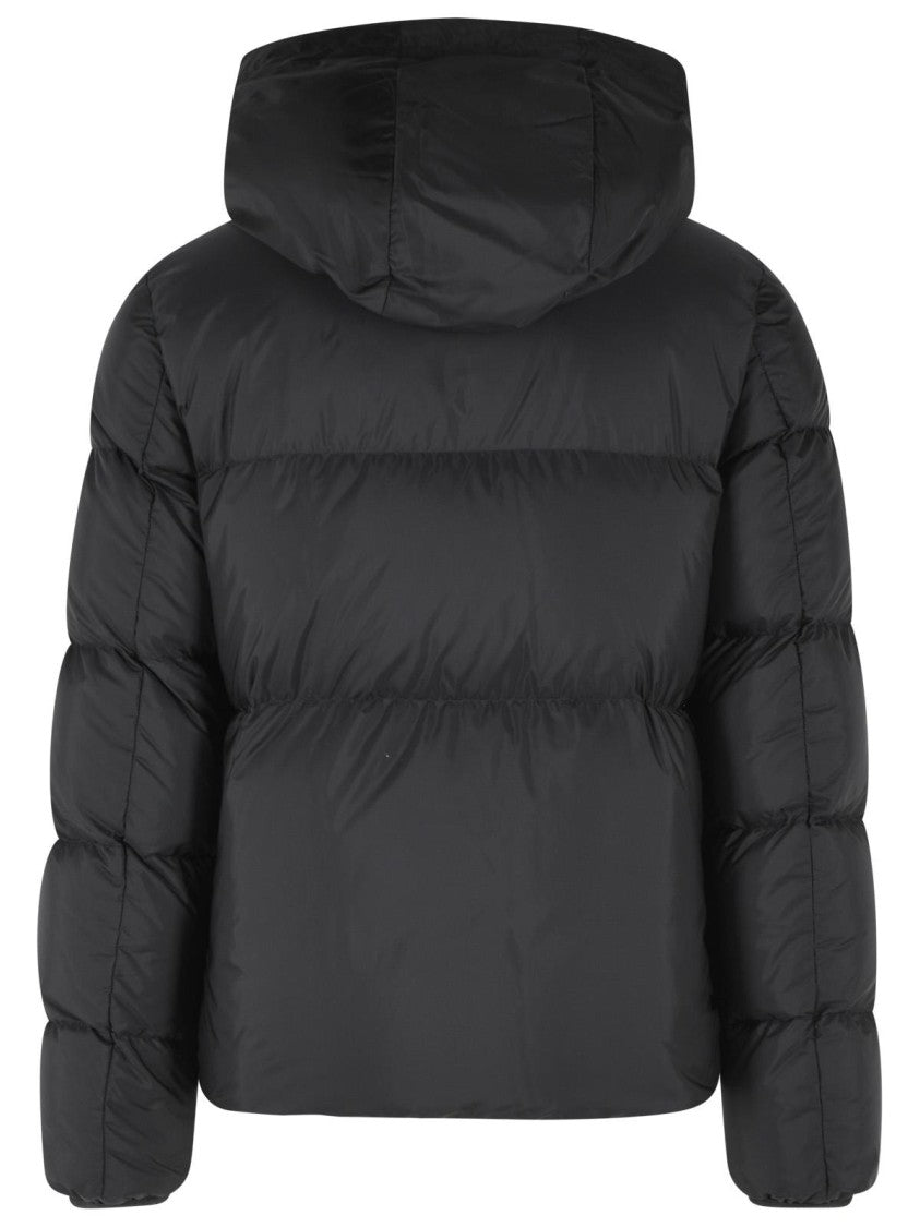 Moncler Padded Black Down Jacket With Quilted Design And Iconic Logo