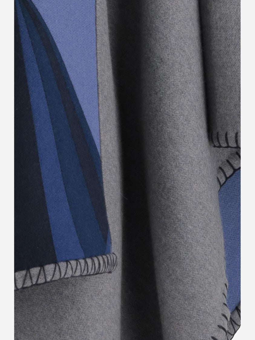 Salvatore Ferragamo Nadir Print Reversible Cape In Cahsmere Blend