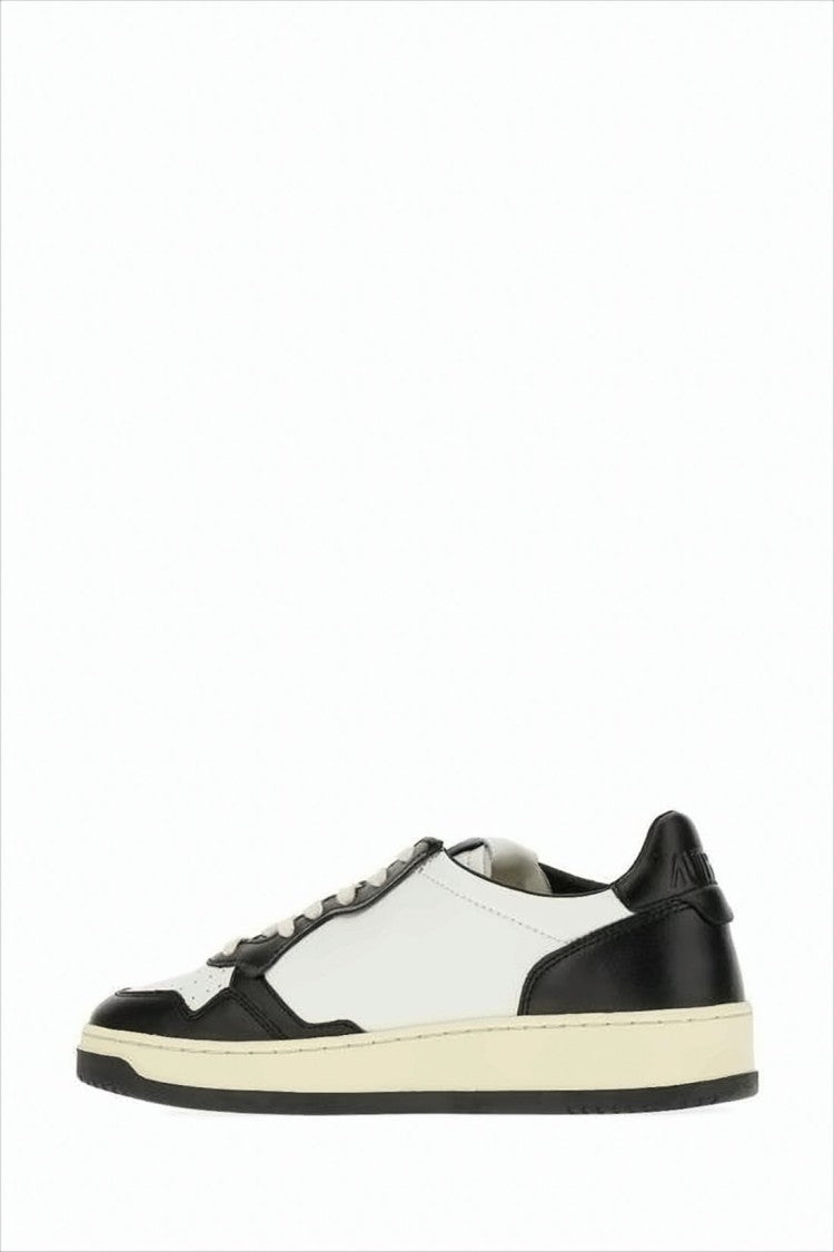 Autry Autry Medalist Low Sneakers With Classic Silhouette And Perforated Detailing