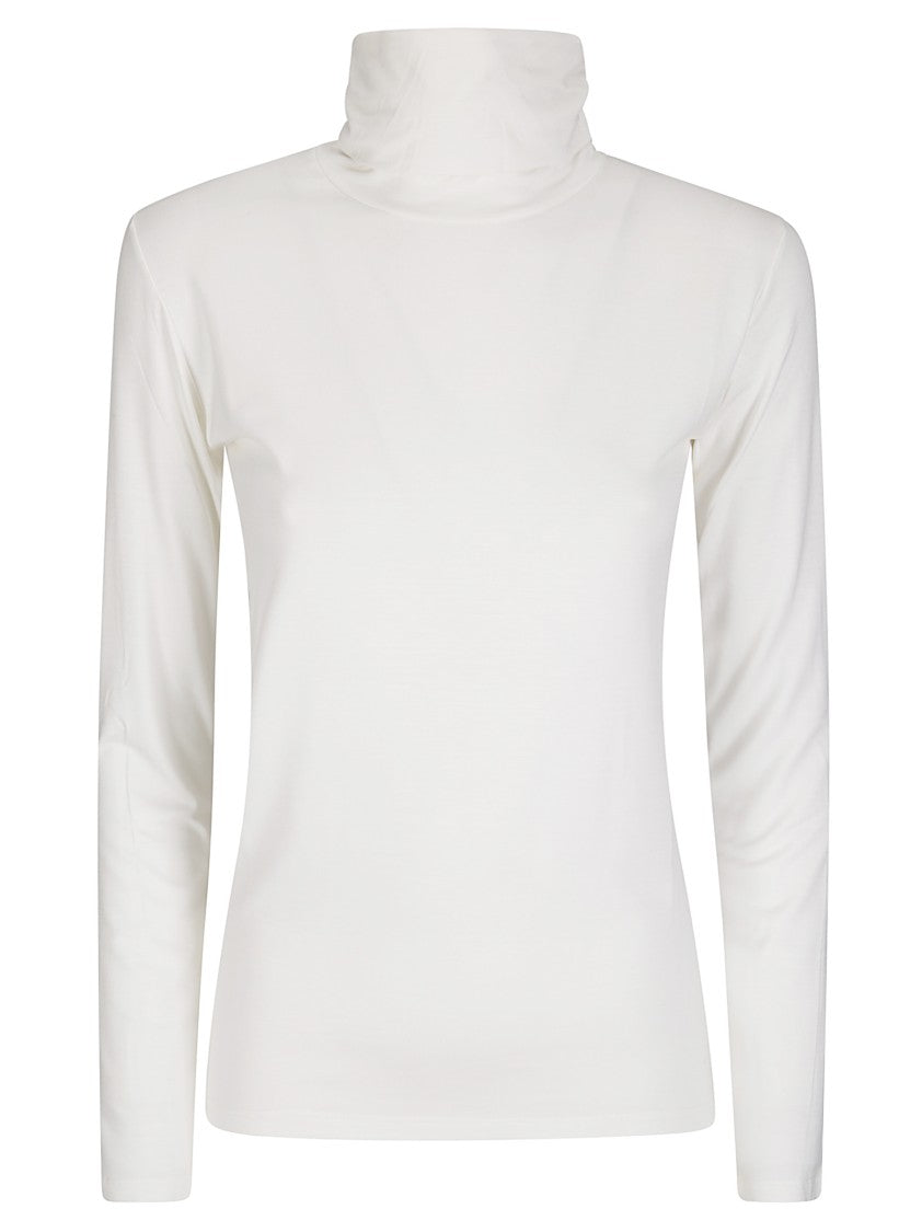 Hira Minimalist Long-Sleeved Turtleneck T-Shirt In Smooth Fabric