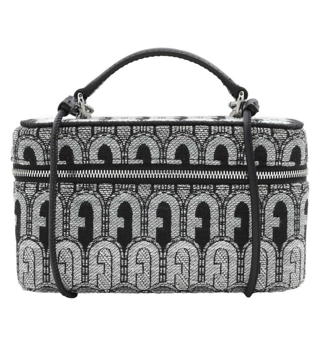 Furla Structured Grey Wallet With Zip Closure