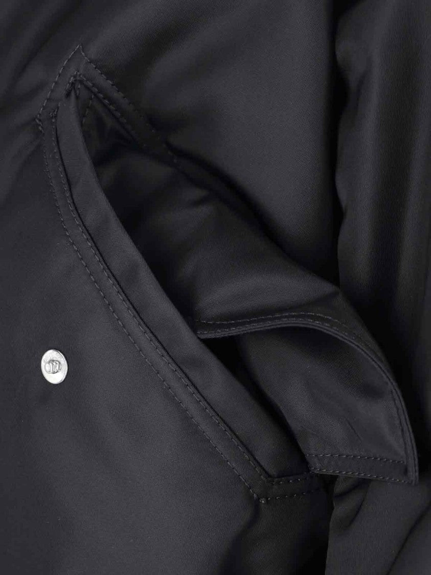 Off-White Black Jacket With Modern Silhouette And Zipper Closure