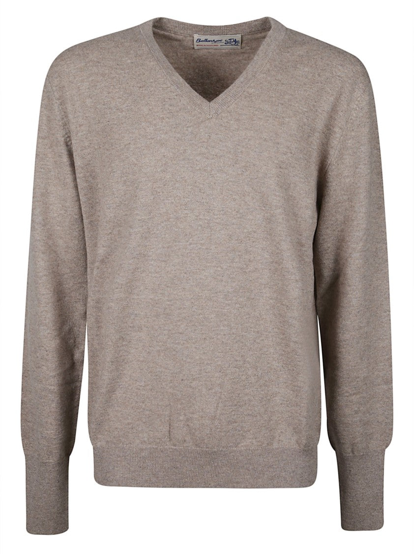Ballantyne Plain Stitch Cashmere V-Neck Sweater