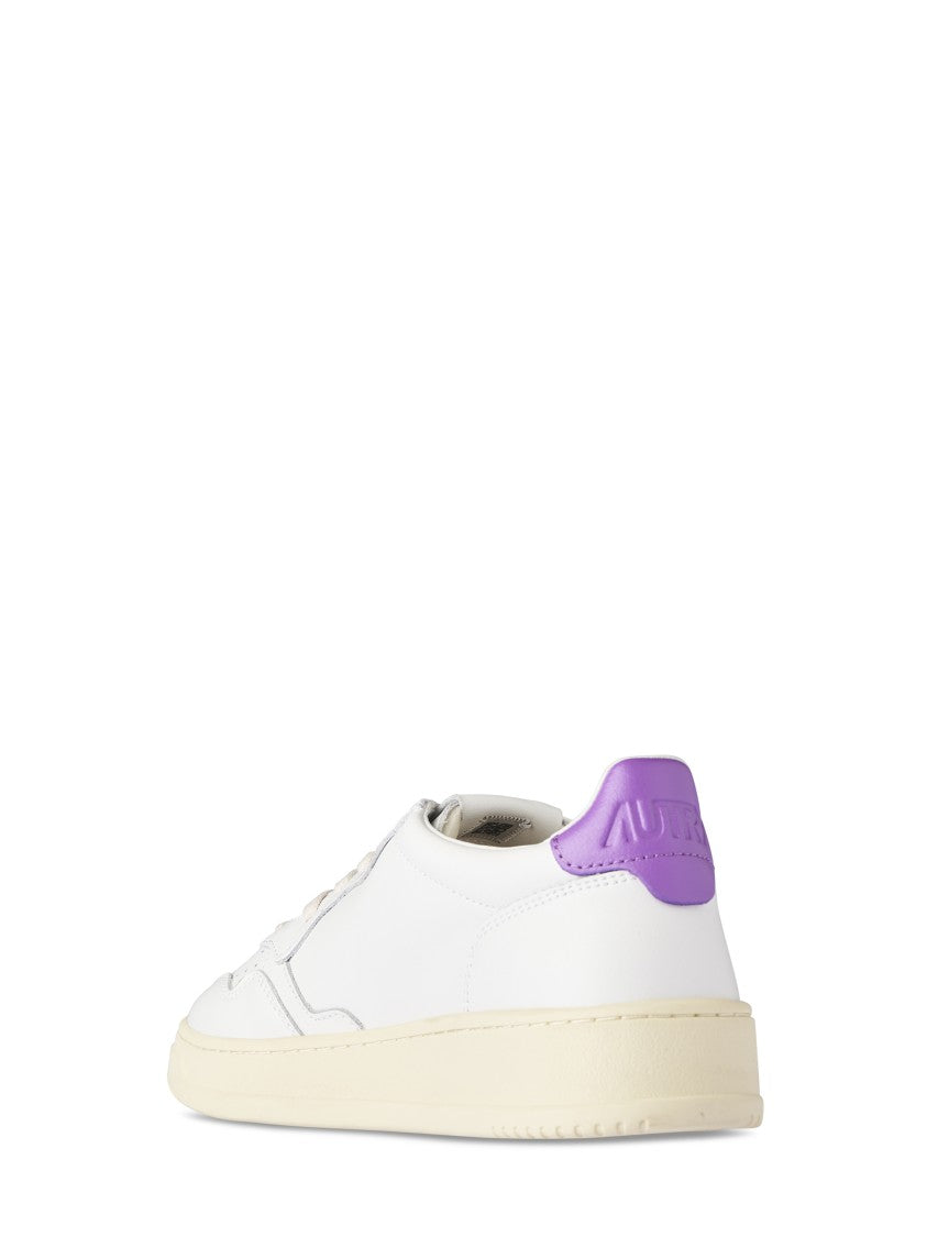 Autry Sleek Low-Top Leather Sneakers With Contrasting Details