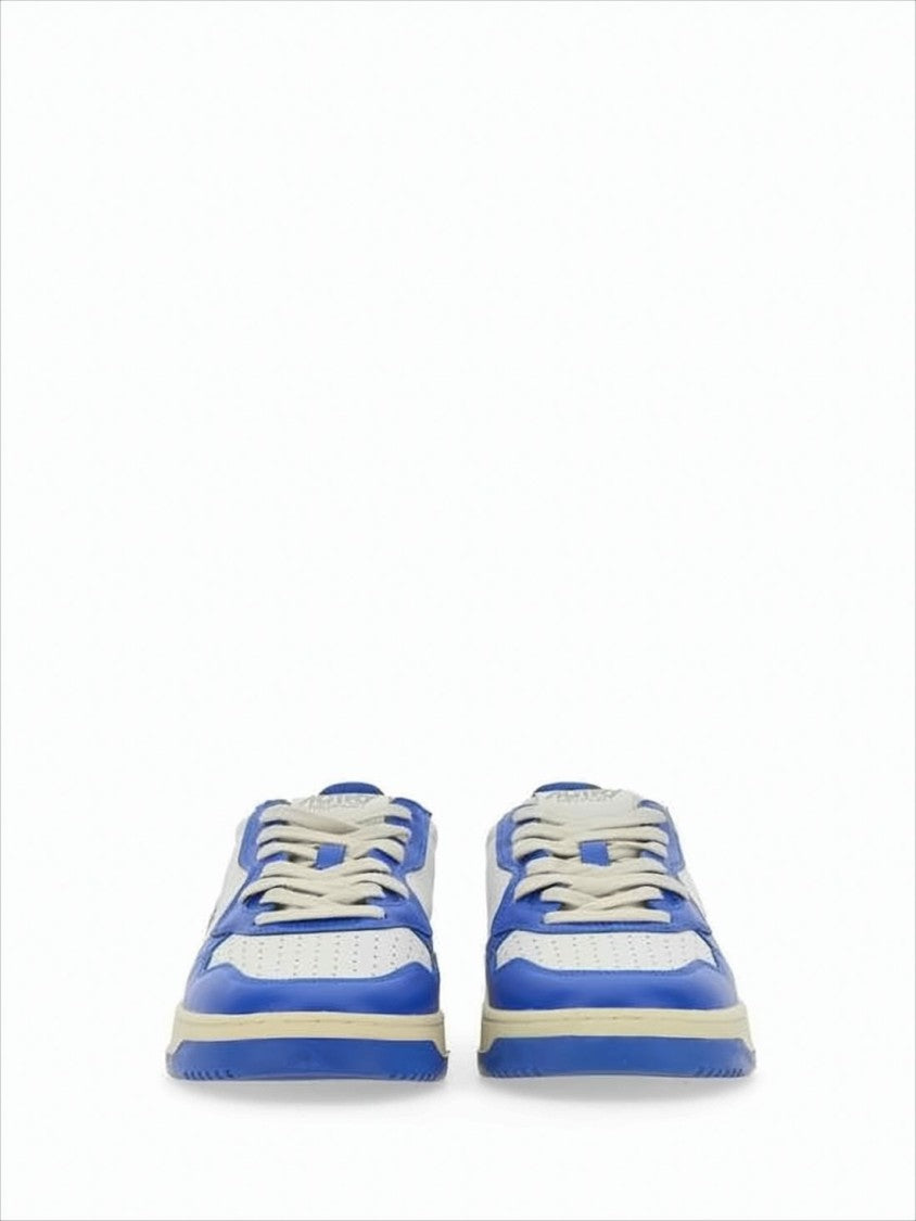 Autry Classic Low-Top Sneakers With Vibrant Blue Overlays
