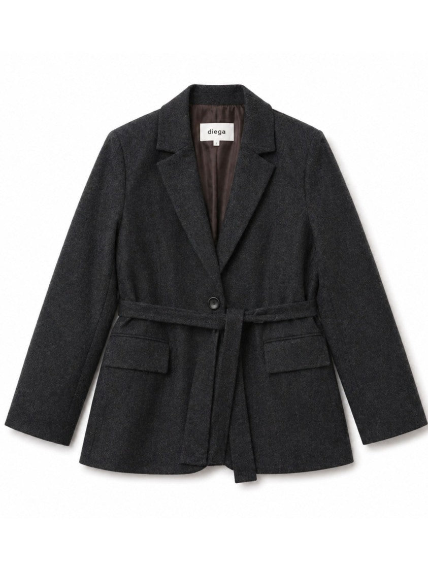 Diega Tailored Vigio Blazer With Matching Belt And Flap Pockets
