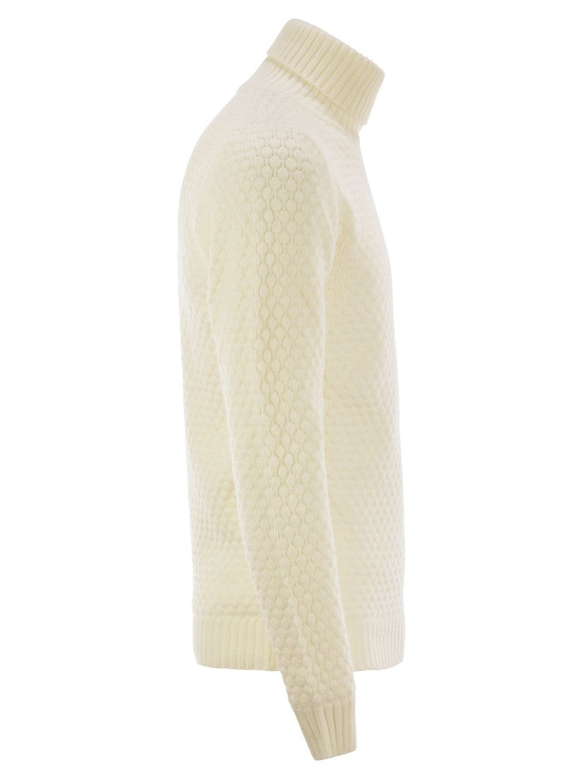 Rakki' Honeycomb Stitch Turtleneck - White