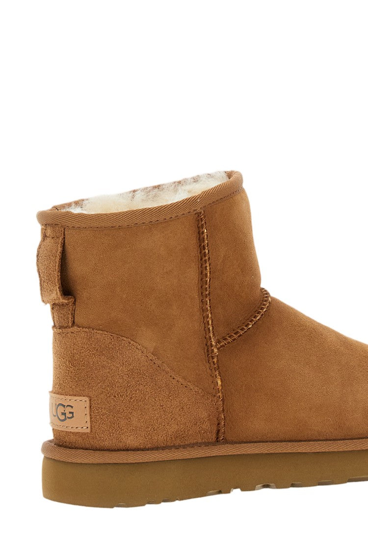 Ugg Stitched Detailing Ankle Boots With Shearling Lining