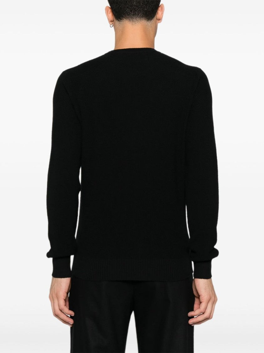 Vengera Classic Crew Neck Sweater In Virgin Wool