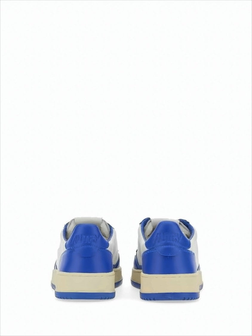 Autry Classic Low-Top Sneakers With Vibrant Blue Overlays
