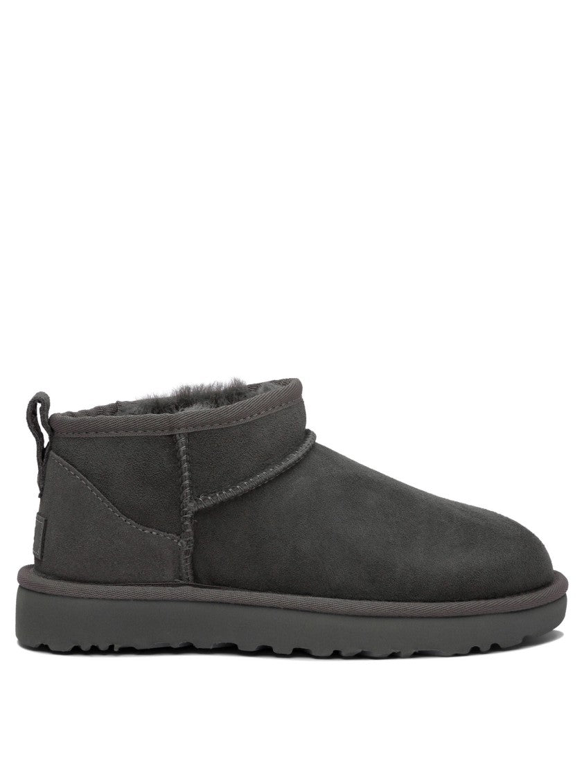 Ugg Low-Cut Black Ankle Boots
