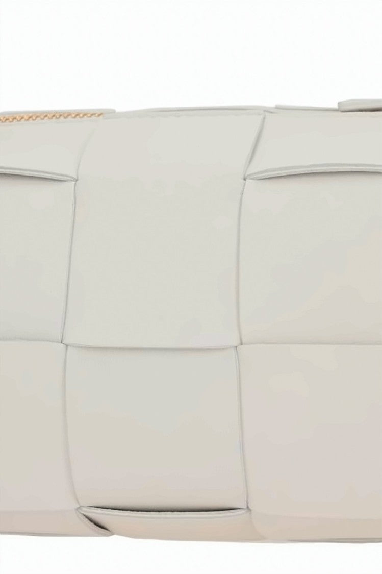 Bottega Veneta Woven White Shoulder Bag With Structured Design And Adjustable Strap