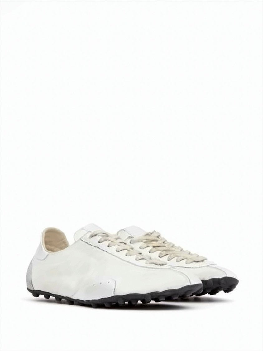Maison Margiela Low-Profile White Sneakers With Textured Sole And Suede Accents