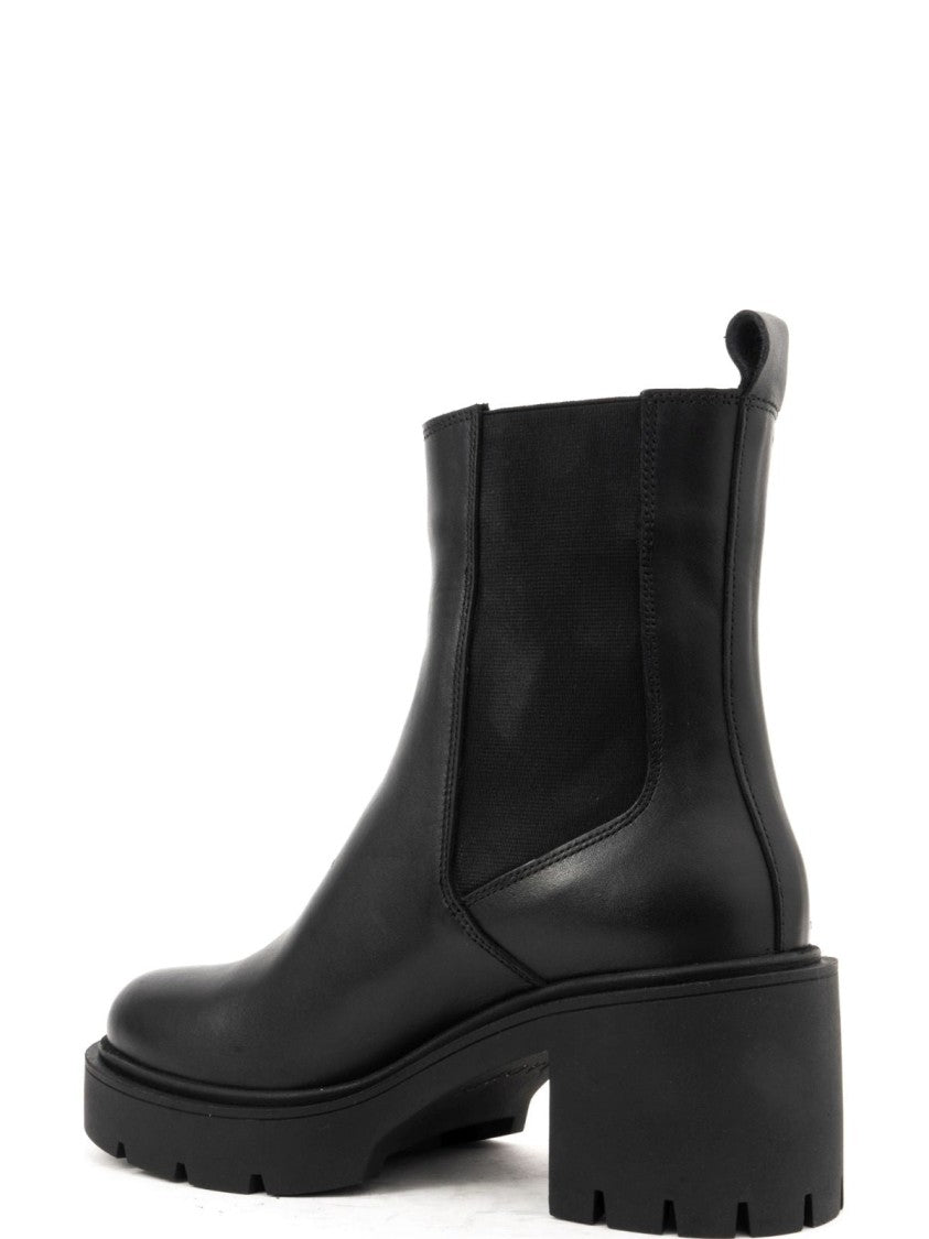 La Conte Closed Toe Ankle Boots With Sole