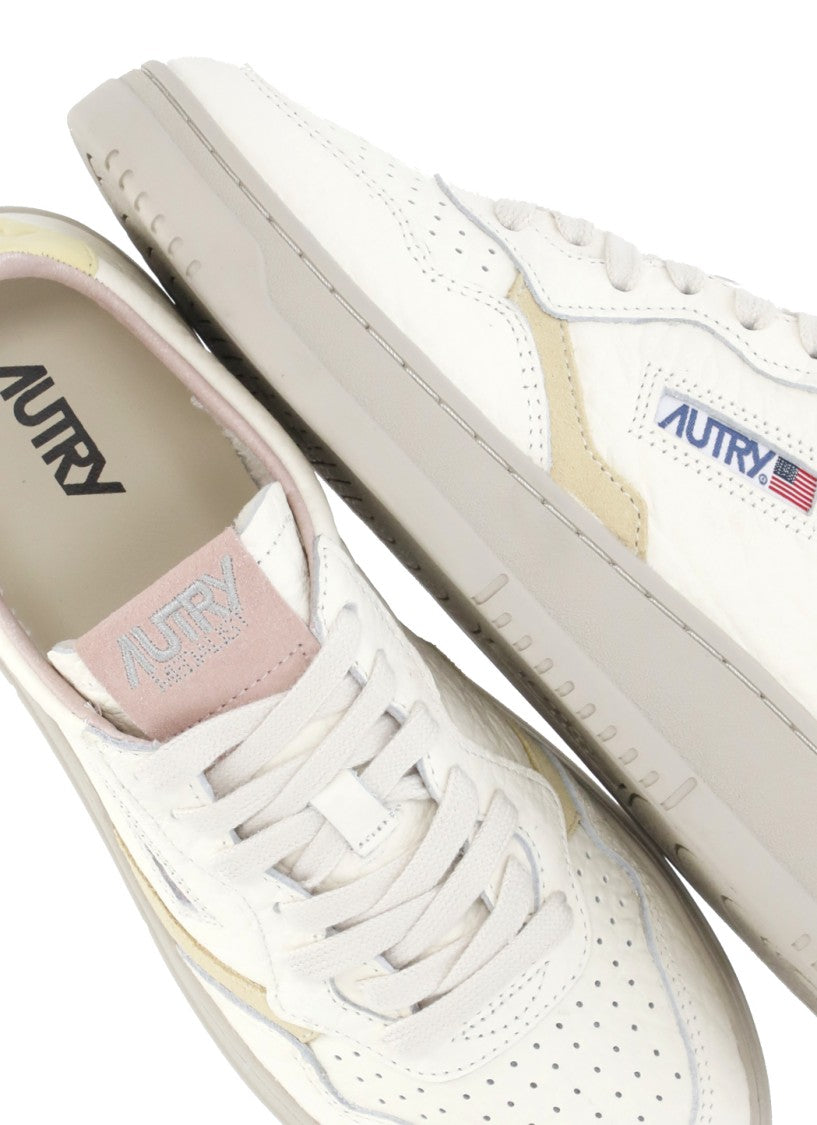 Autry Ivory Medalist Low Leather Sneakers