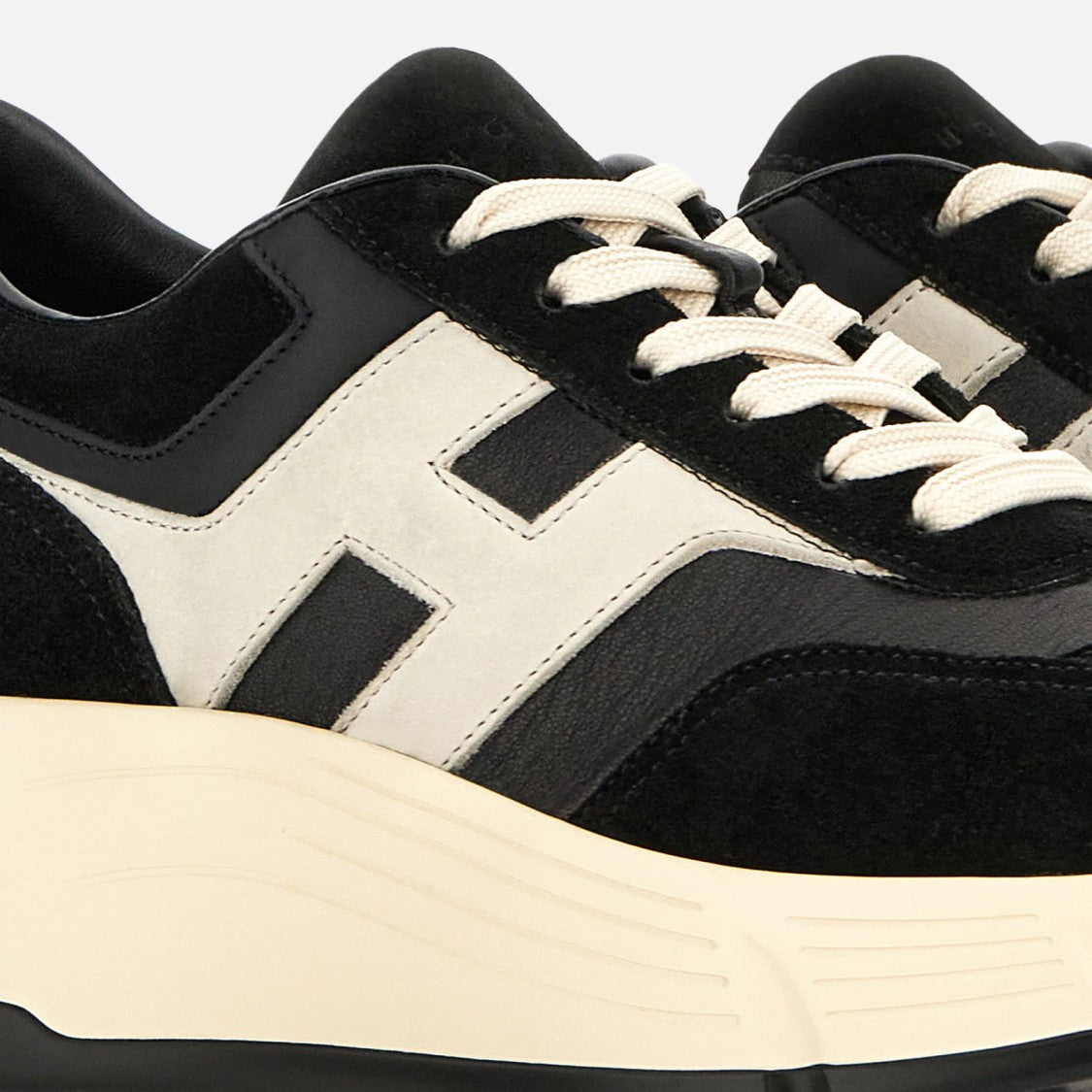 Hogan H669 H Sneakers With Sophisticated Black Upper
