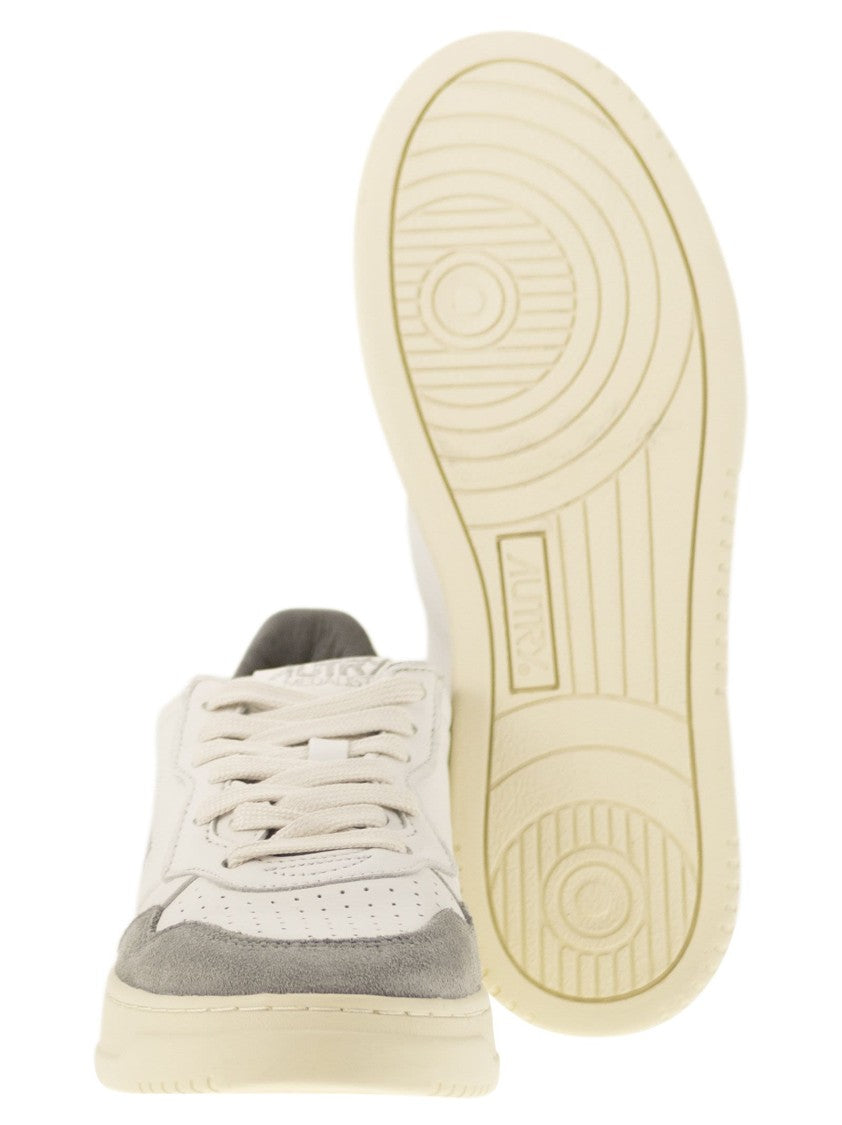 Autry Medalist Low - White Leather And Suede Sneakers In Powder
