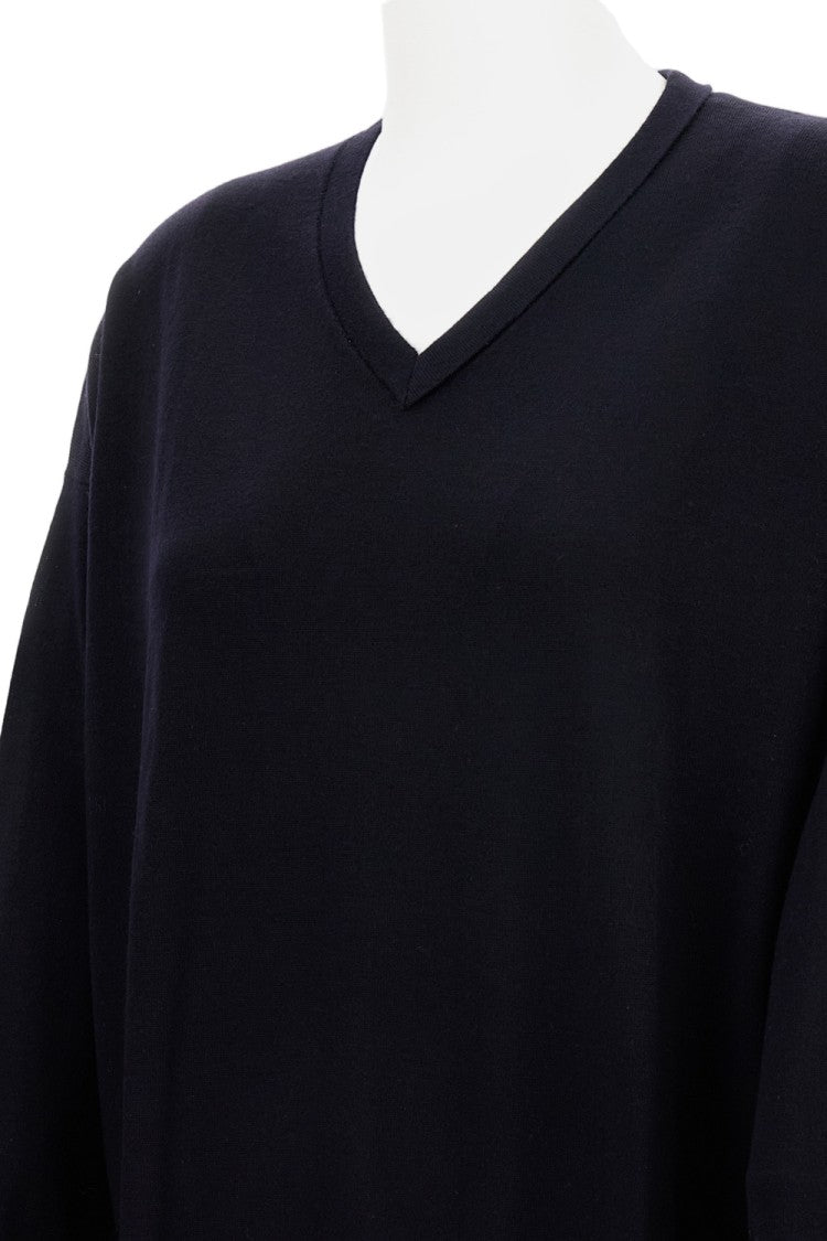 Hira Relaxed-Fit V-Neck Sweater With Ribbed Detailing