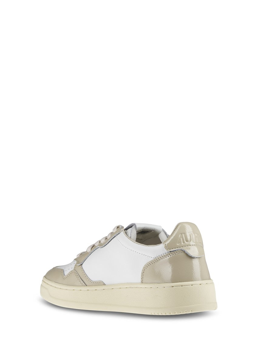 Autry Low-Top Sneakers Combining Smooth And Patent Leather