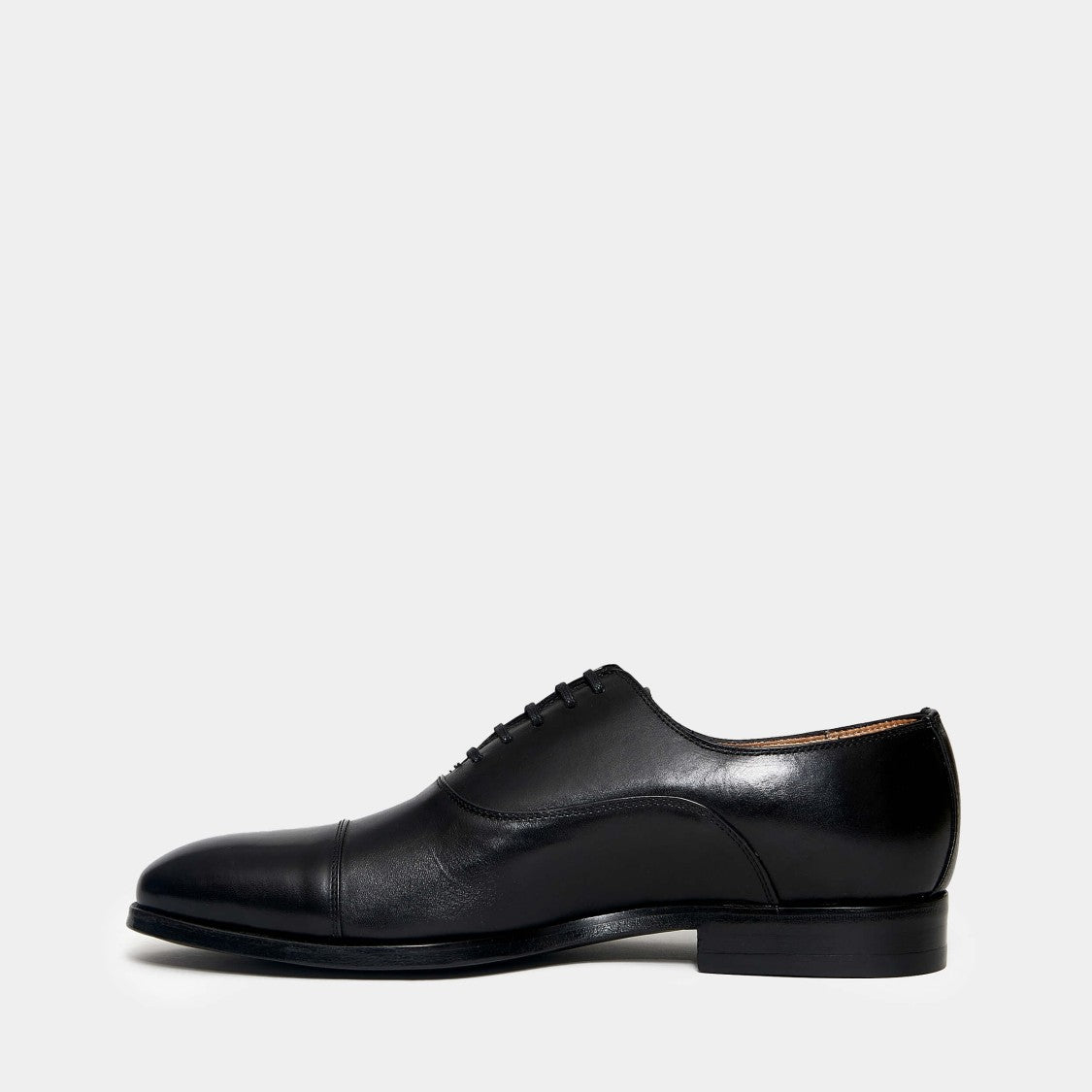 Ortigni Black Leather Lace-Up