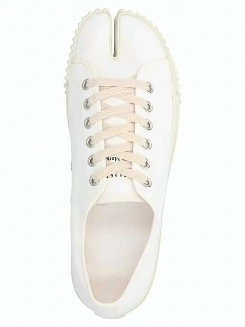 Maison Margiela Low-Top Split-Toe Sneakers With Rounded Rubber Sole