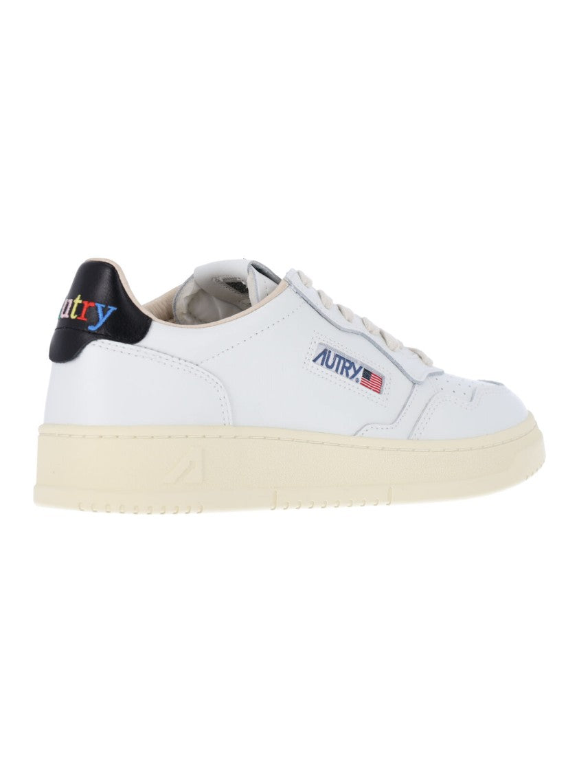 Autry Rounded Toe Low-Top Sneakers With Multicolor Logo