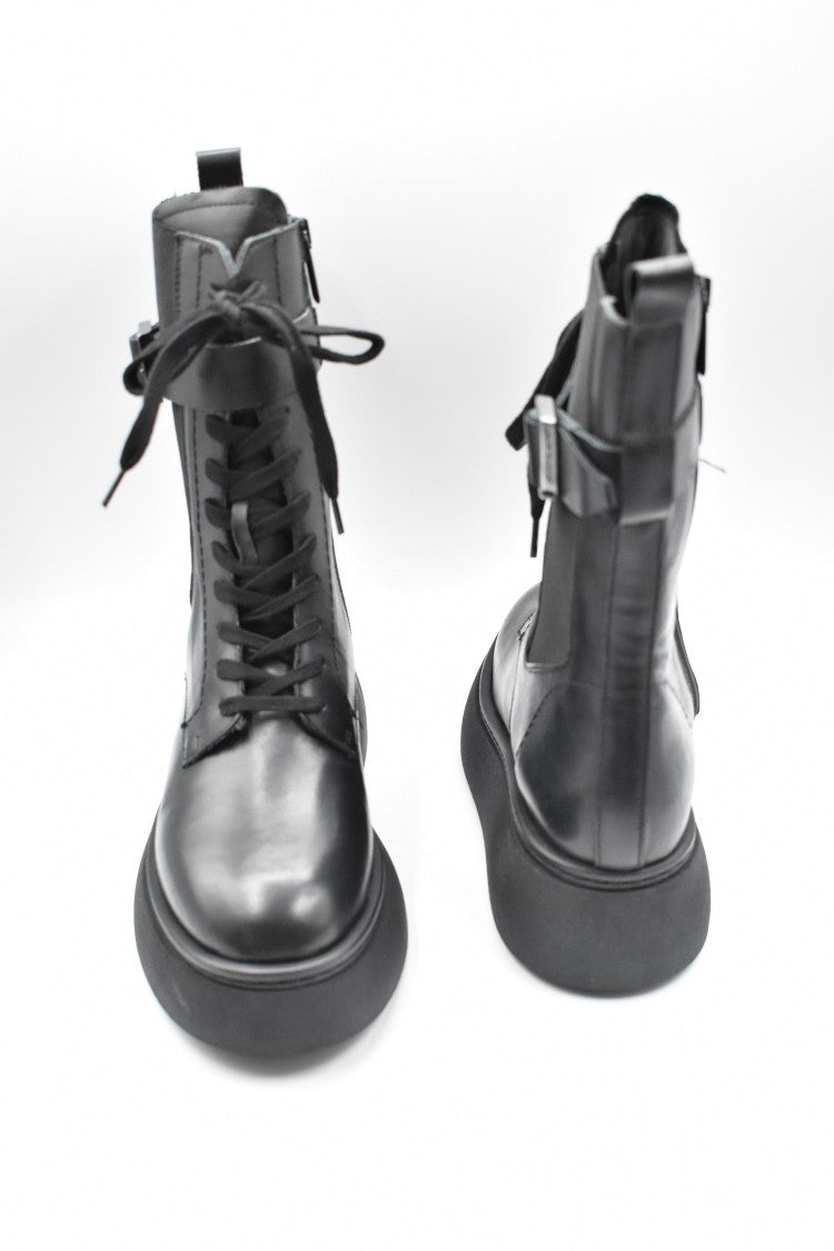 Janet & Janet Laced Flat Shoes With Chunky Sole And Adjustable Ankle Strap