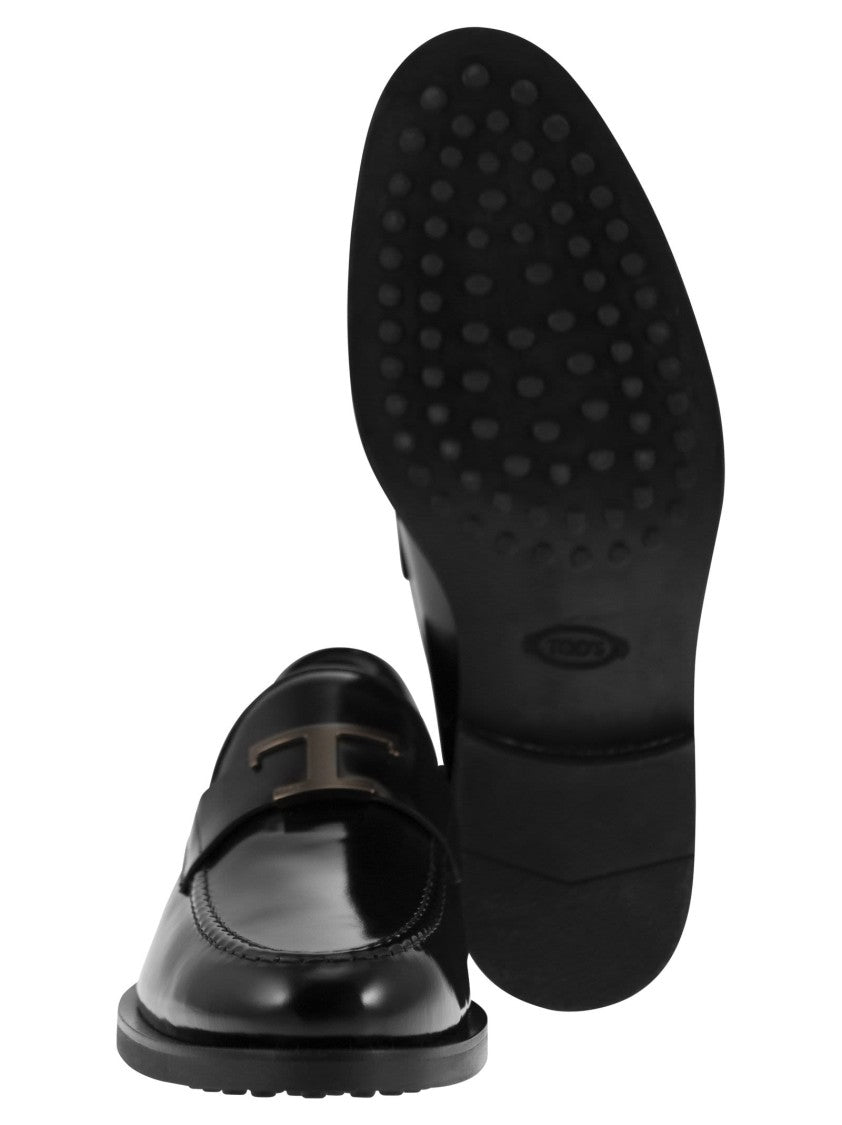 Tod's Leather Moccasin With T Accessory