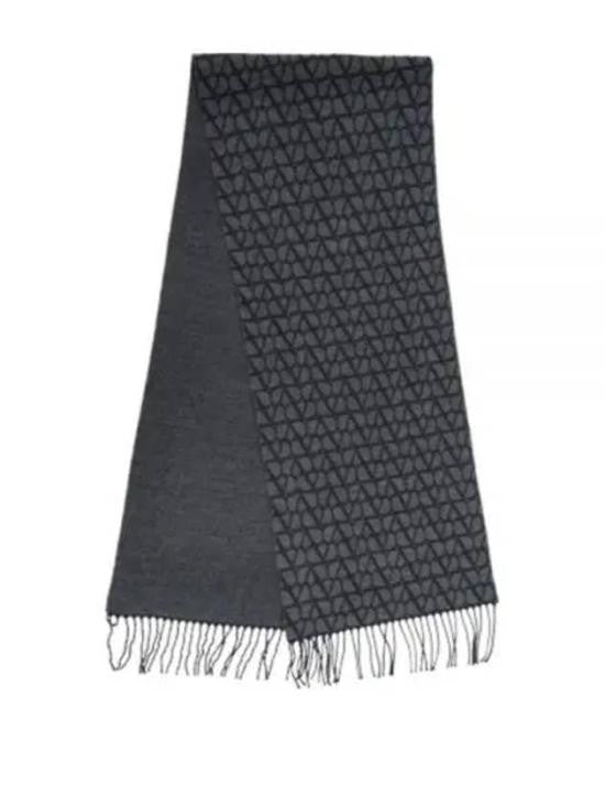 Valentino Garavani Geometric Pattern Wool Scarf With Fringed Edges
