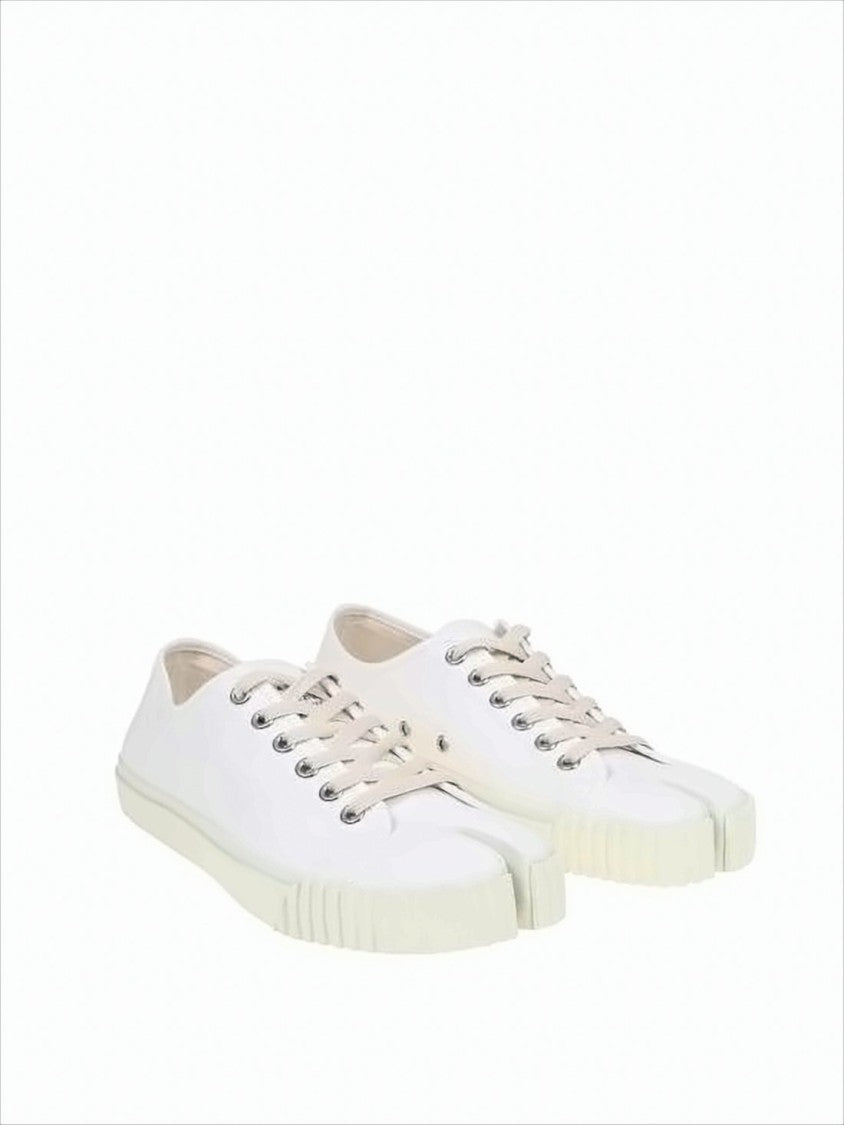 Maison Margiela Minimalist White Low-Top Sneakers With Split-Toe Design