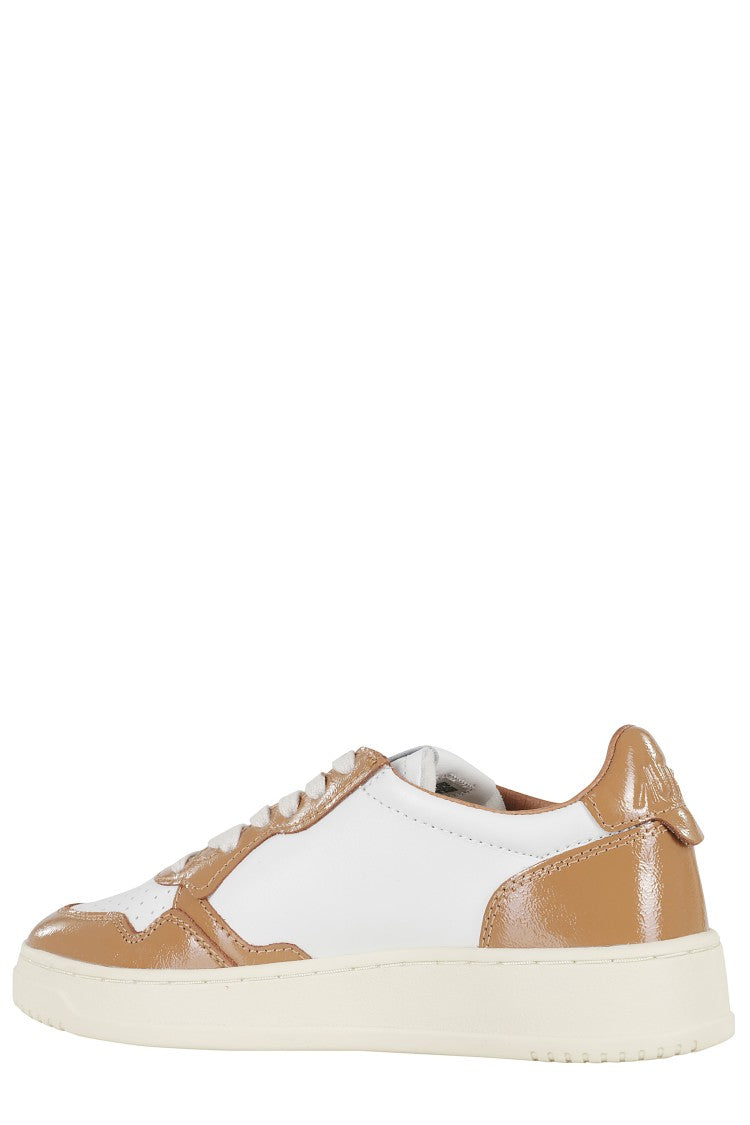 Autry White/Caramel Medalist Low Women Sneakers