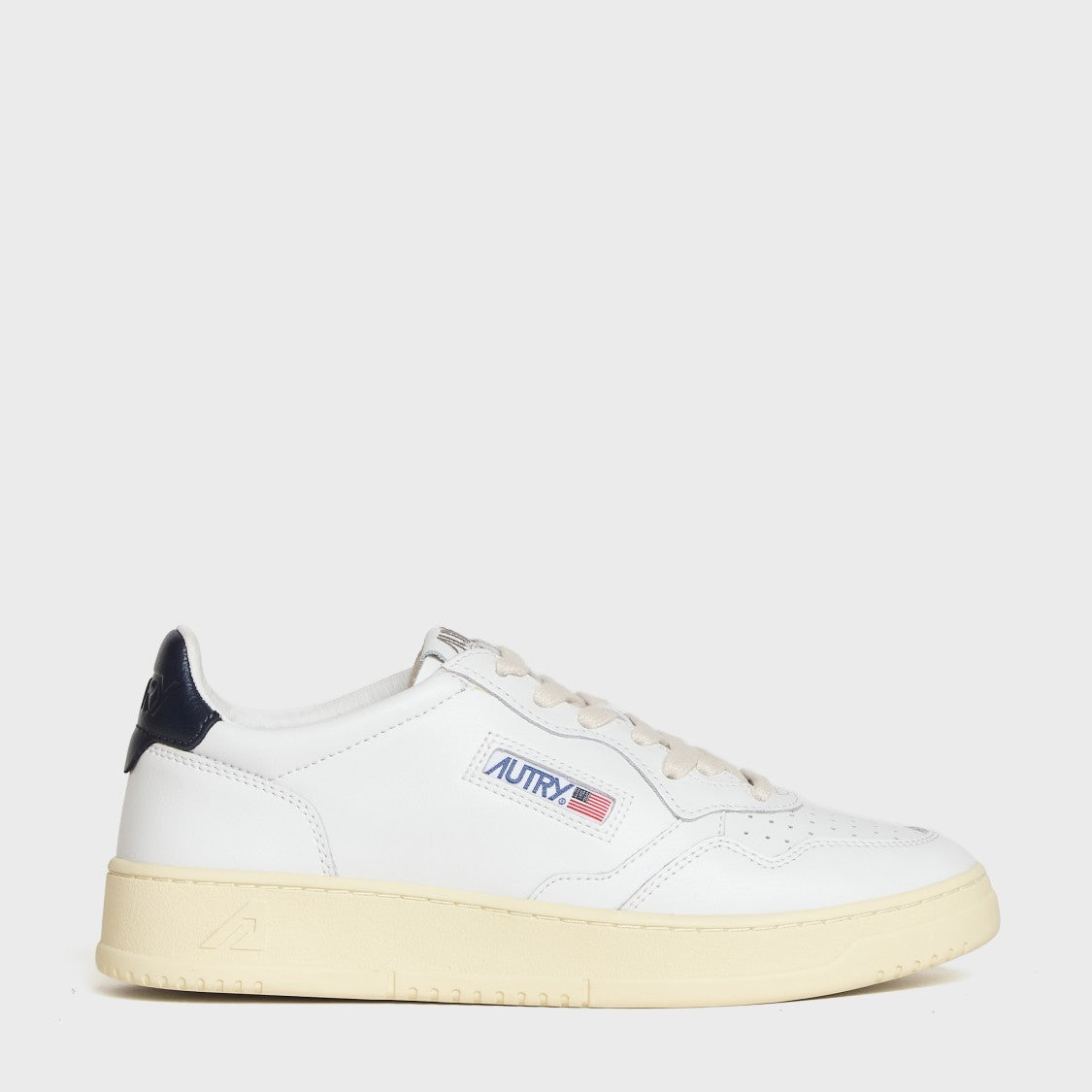 Autry Medalist Low Sneakers In White Leather, Space