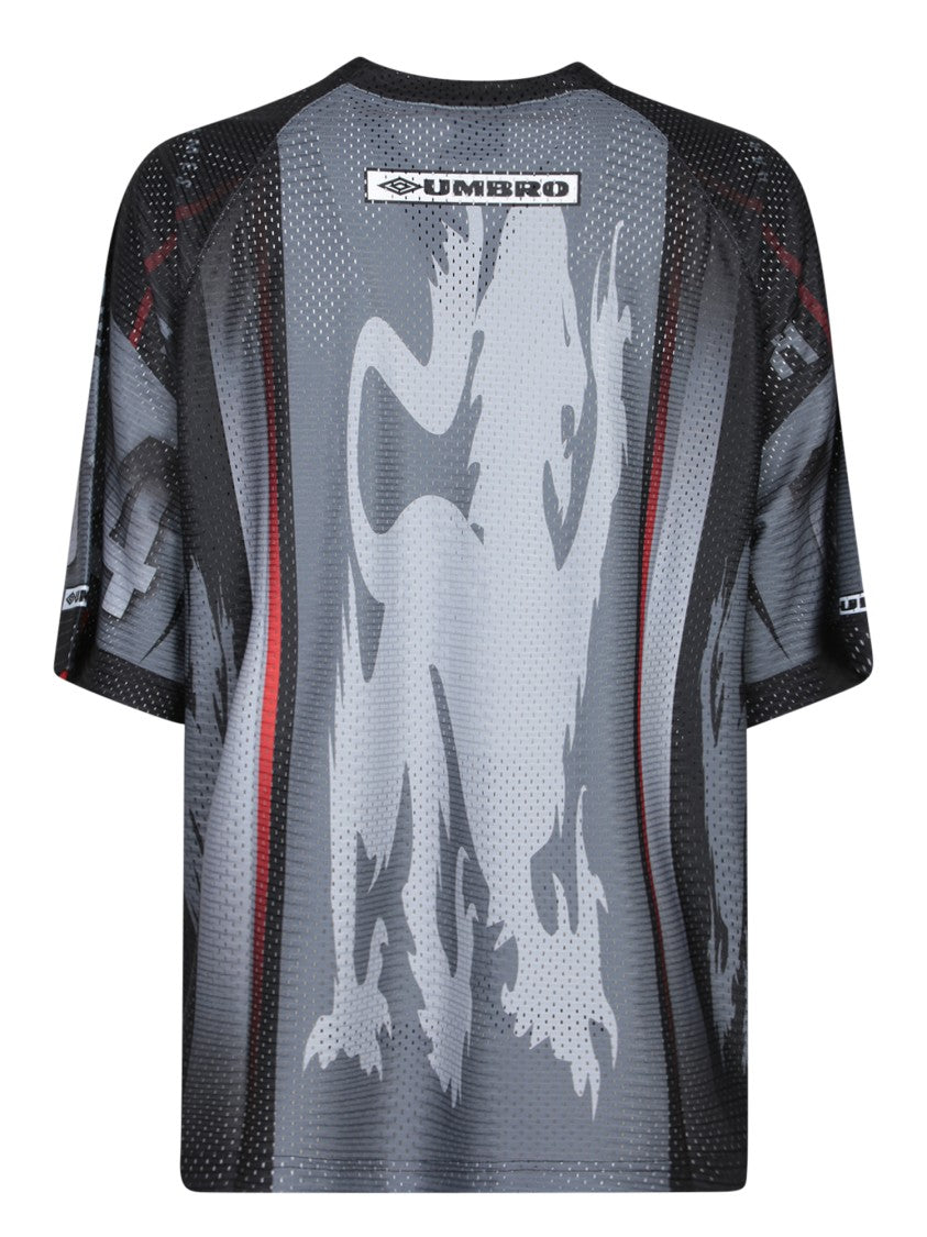 Umbro Black T-Shirt With Bold Lion Graphic And Breathable Mesh